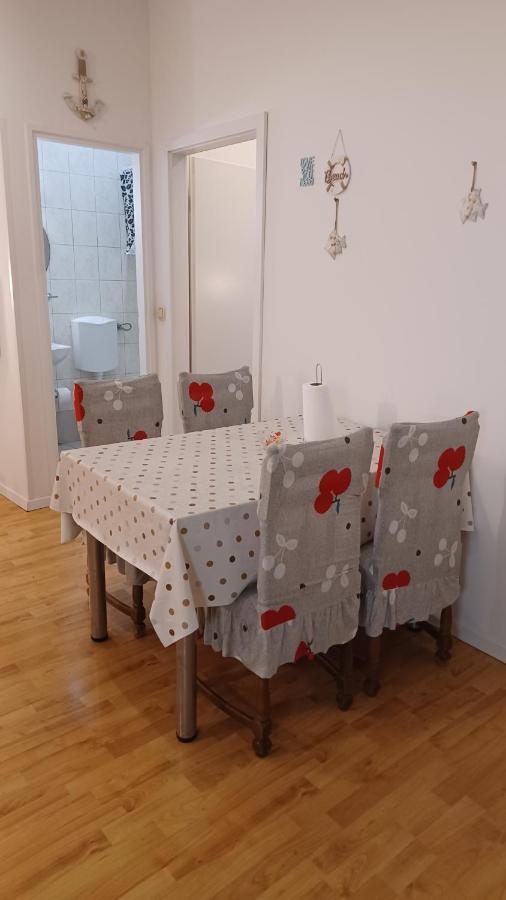 Apartmani Mary Dugi Rat Exterior foto
