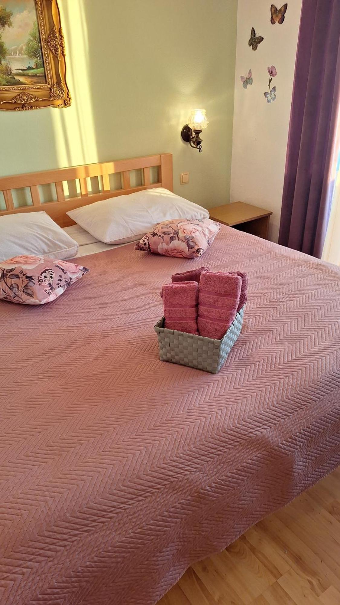 Apartmani Mary Dugi Rat Exterior foto